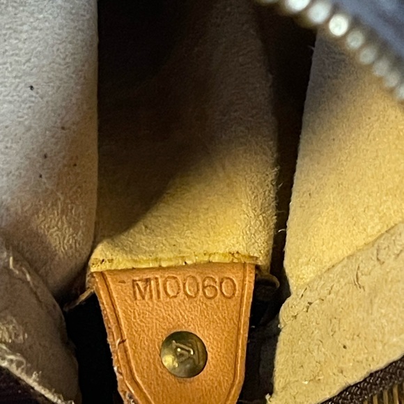 LOUIS VUITTON Looping GM Shoulder Bag - Picture 6 of 6